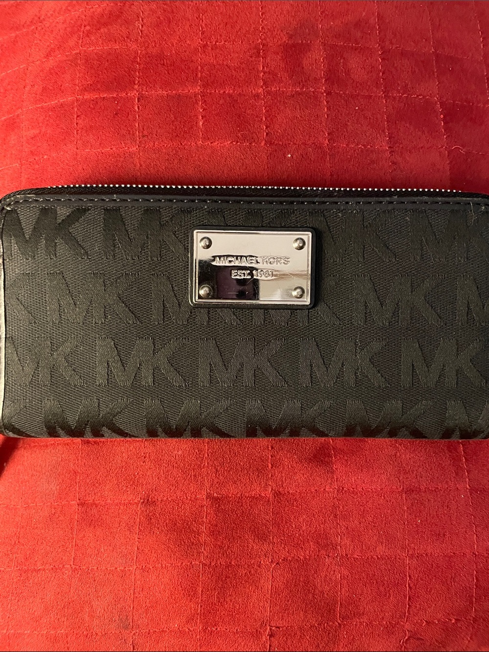 Michael Kors Black MK Signature Zip-Around Wallet EUC